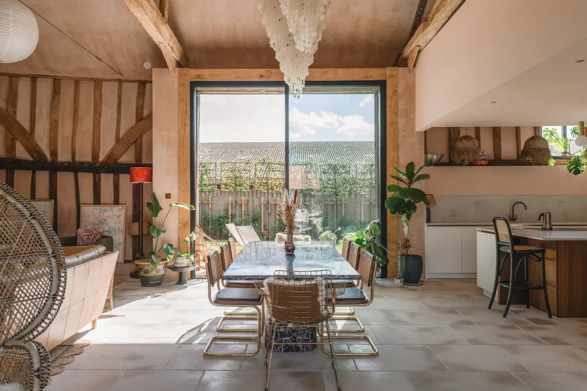 A Restored 18th-Century Barn in Blends Heritage and Modern Harmony 8 barn-conversion-england16
