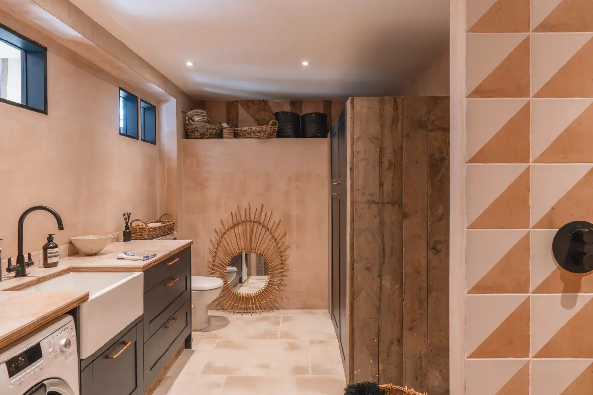 A Restored 18th-Century Barn in Blends Heritage and Modern Harmony 14 barn-conversion-england17