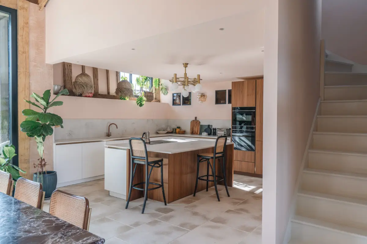 A Restored 18th-Century Barn in Blends Heritage and Modern Harmony 12 barn-conversion-england18