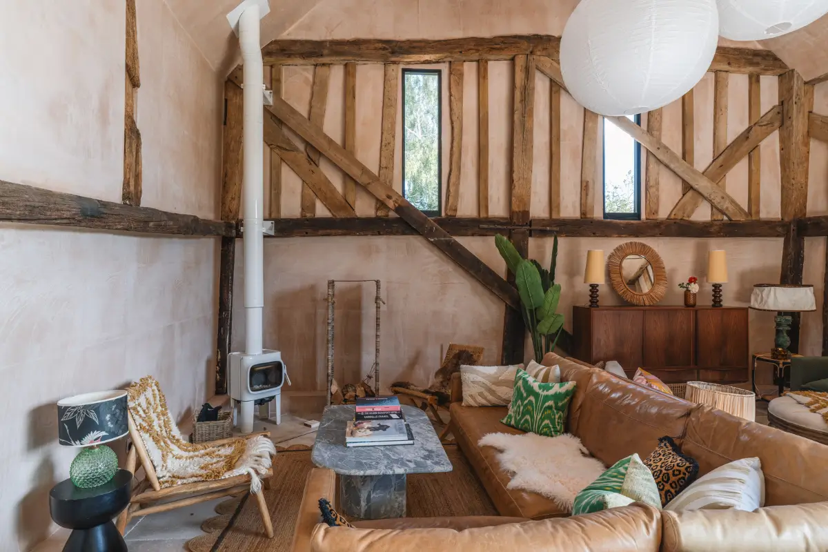 A Restored 18th-Century Barn in Blends Heritage and Modern Harmony 4 barn-conversion-england24