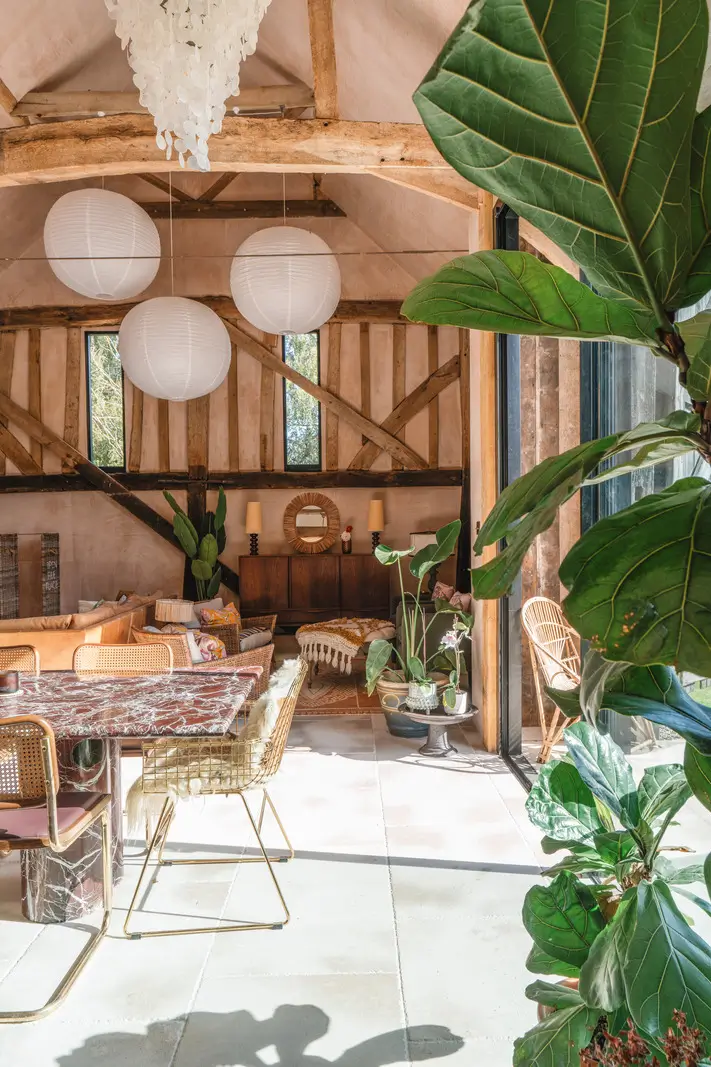 A Restored 18th-Century Barn in Blends Heritage and Modern Harmony 5 barn-conversion-england31