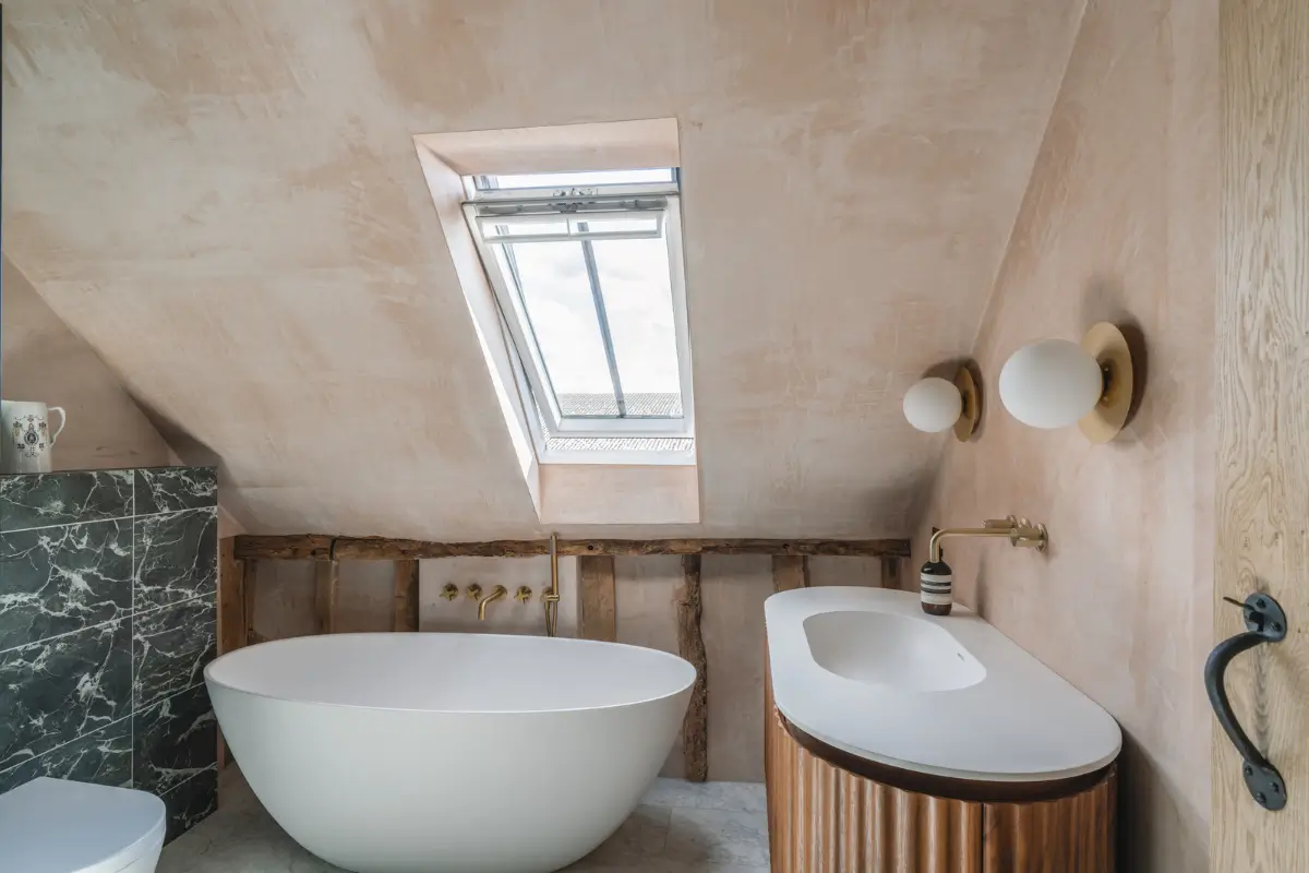 A Restored 18th-Century Barn in Blends Heritage and Modern Harmony 22 barn-conversion-england6