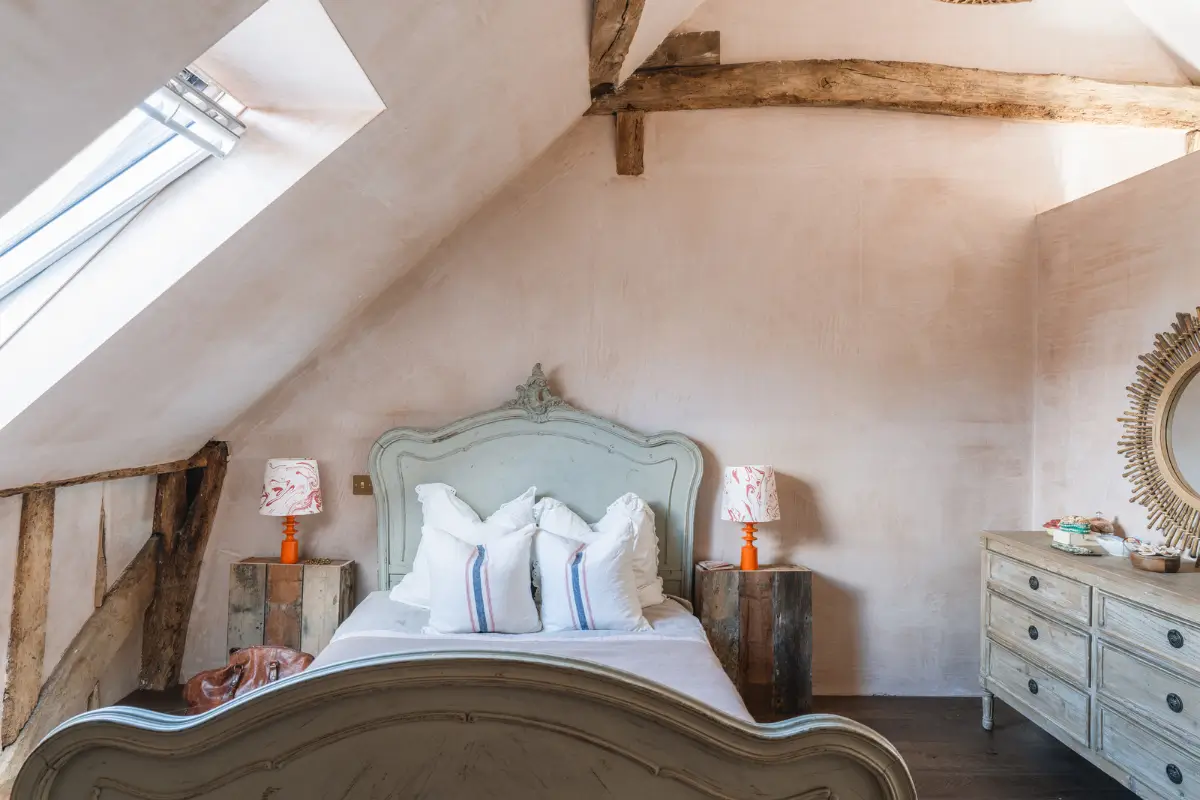 A Restored 18th-Century Barn in Blends Heritage and Modern Harmony 20 barn-conversion-england8