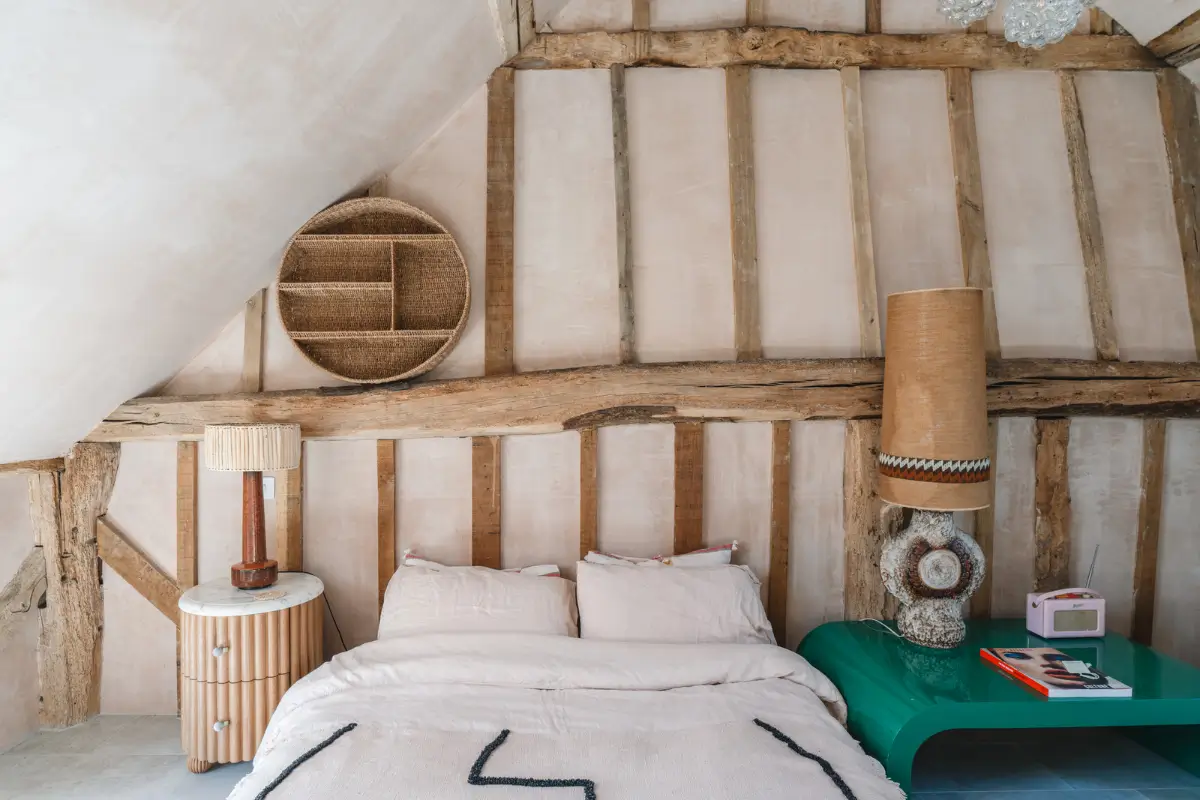 A Restored 18th-Century Barn in Blends Heritage and Modern Harmony 24 barn-conversion-england9