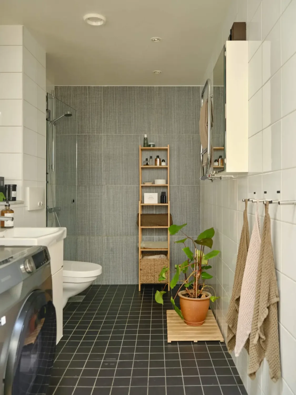 Former Stables Transformed into a Modern, Light House with Plaster Walls 7 bathroom