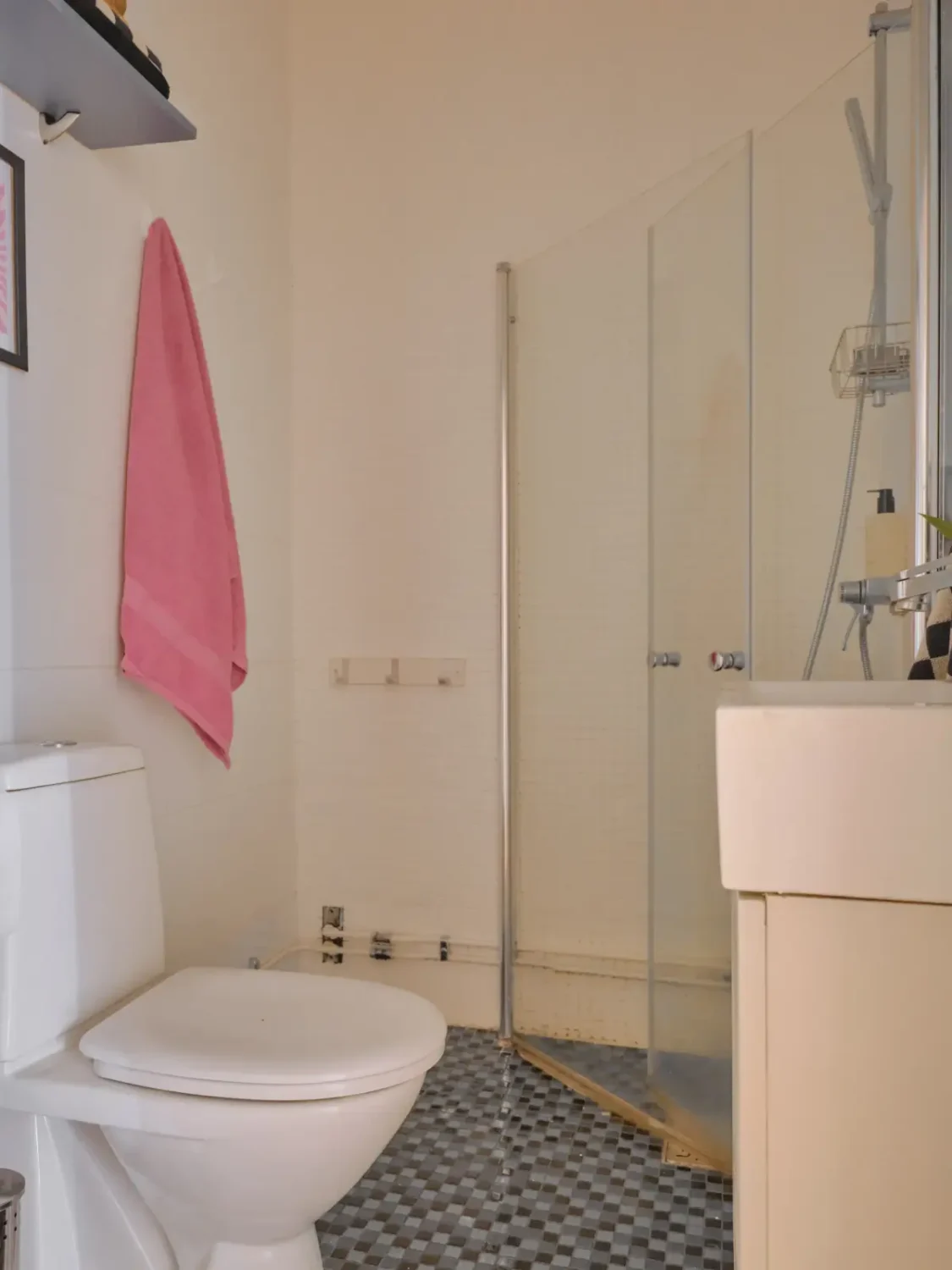 A Light 1930s Apartment with a Bubblegum Pink Bedroom 26 bathroom blue floor tiles