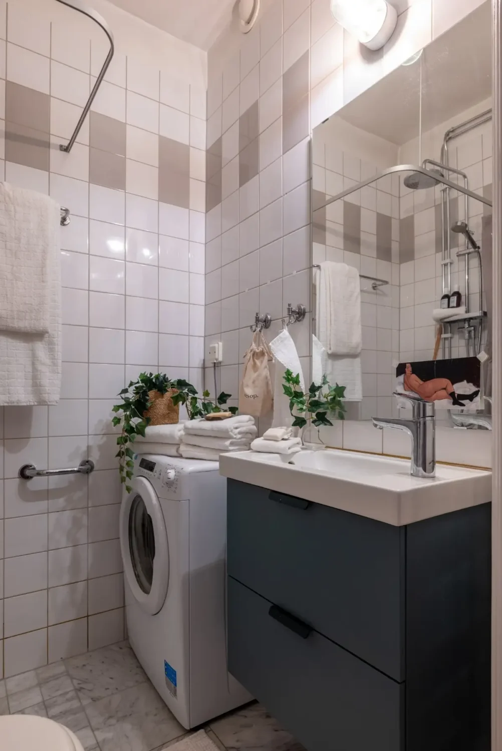 A Gray Kitchen with a Green Marble Countertop in a Small Apartment 21 c