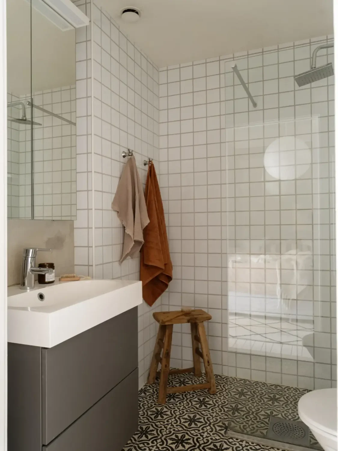 A Fresh 1920s Apartment with White Floorboards and Exposed Brick 22 bathroom moroccan floor tiles