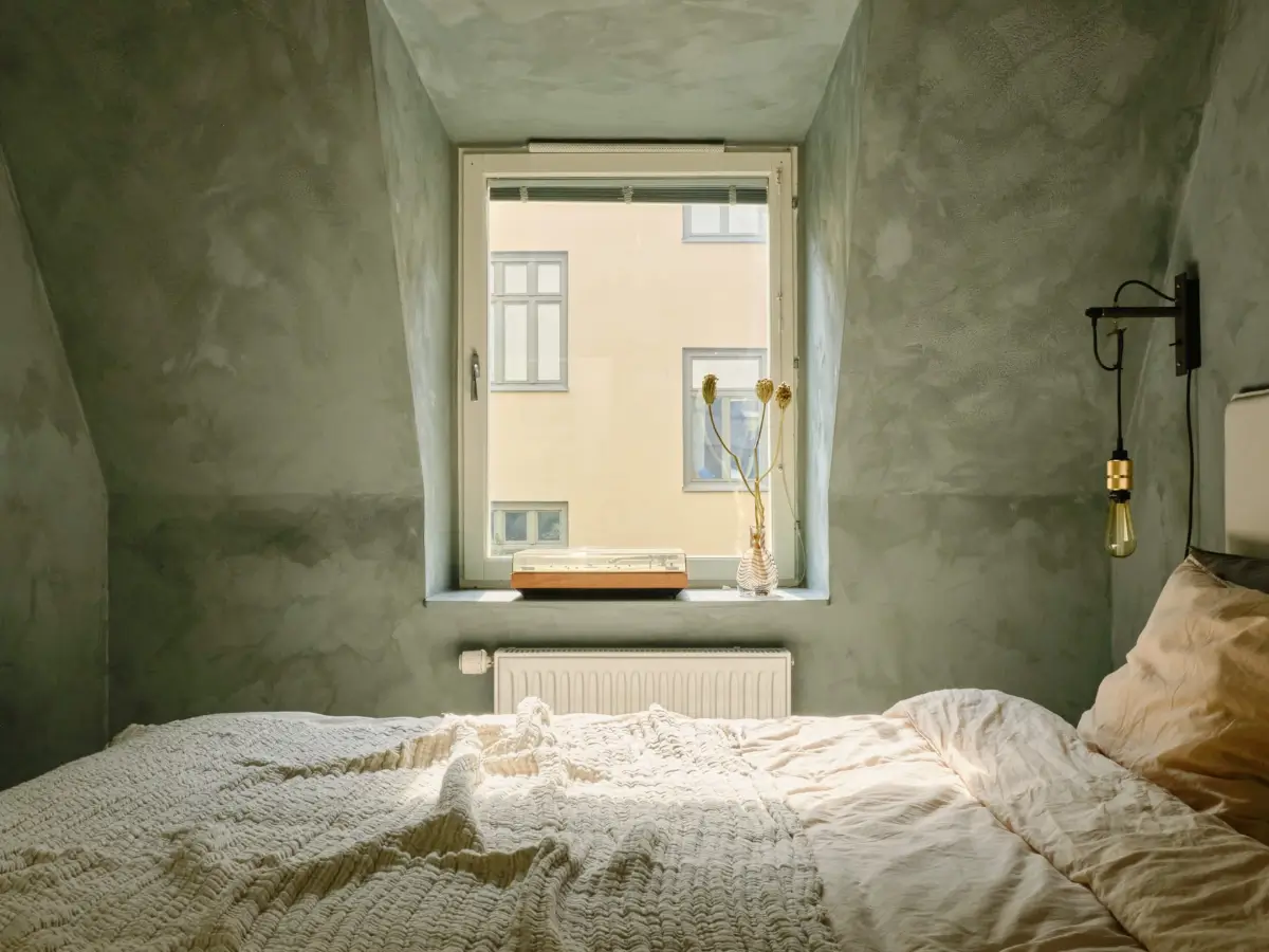 Former Stables Transformed into a Modern, Light House with Plaster Walls 19 bedroom plastered walls