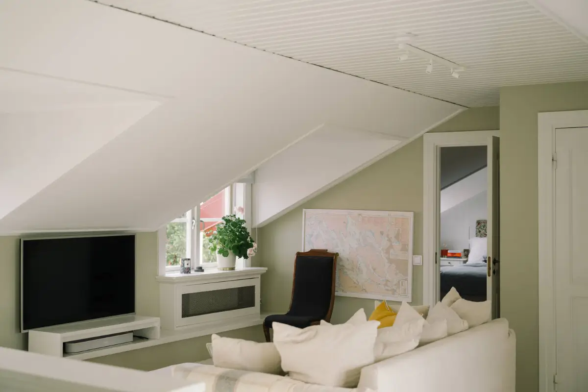 A Fairytale Home and Garden with Views of Gripsholm Castle in Sweden 29 c