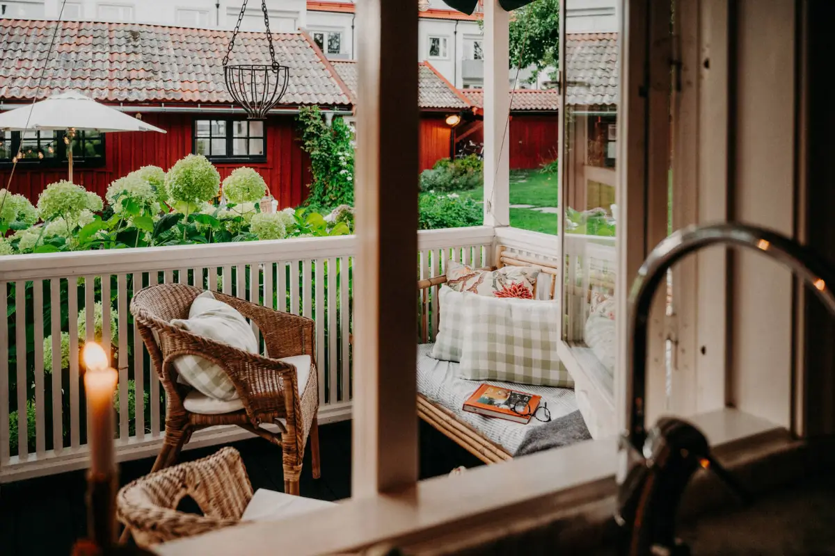 A Fairytale Home and Garden with Views of Gripsholm Castle in Sweden 14 charming-courtyard-family-home-sweden-nordroom3