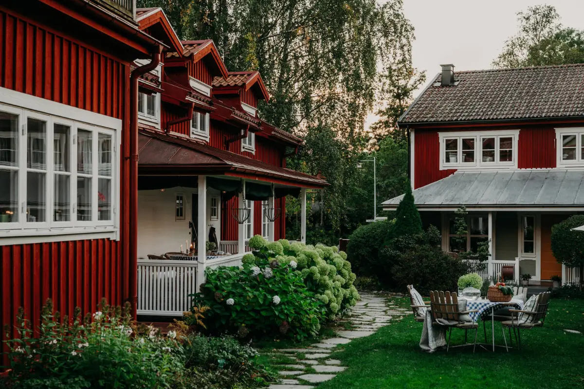 A Fairytale Home and Garden with Views of Gripsholm Castle in Sweden 4 charming-courtyard-family-home-sweden-nordroom6