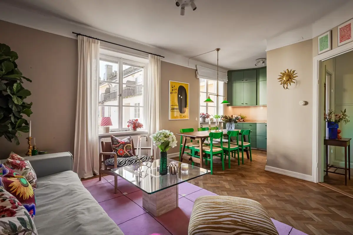 A Colorful Studio Apartment with Gucci Wallpaper 9 colorful studio green kitchen parquet floor