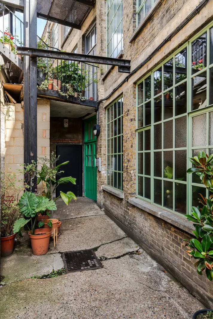 An Industrial London Apartment in a Former 1920s Shoe Factory 19 factory conversion london