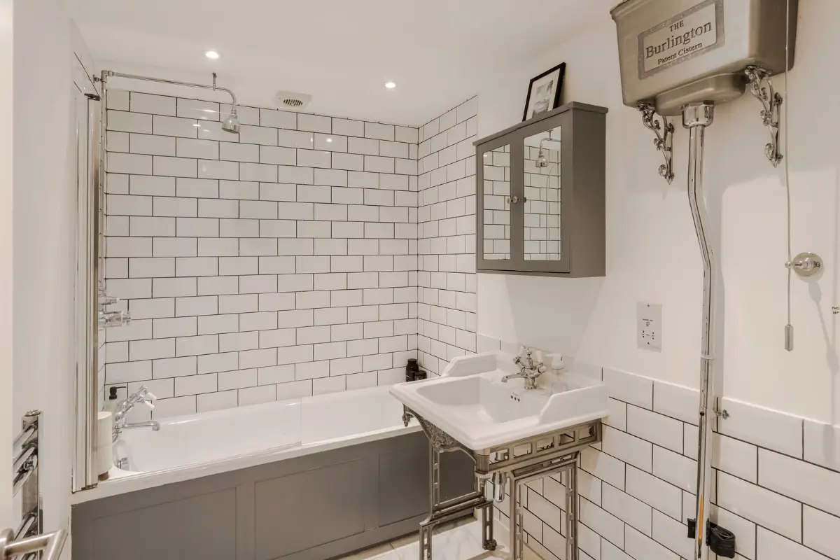 An Industrial London Apartment in a Former 1920s Shoe Factory 16 gray and white bathroom