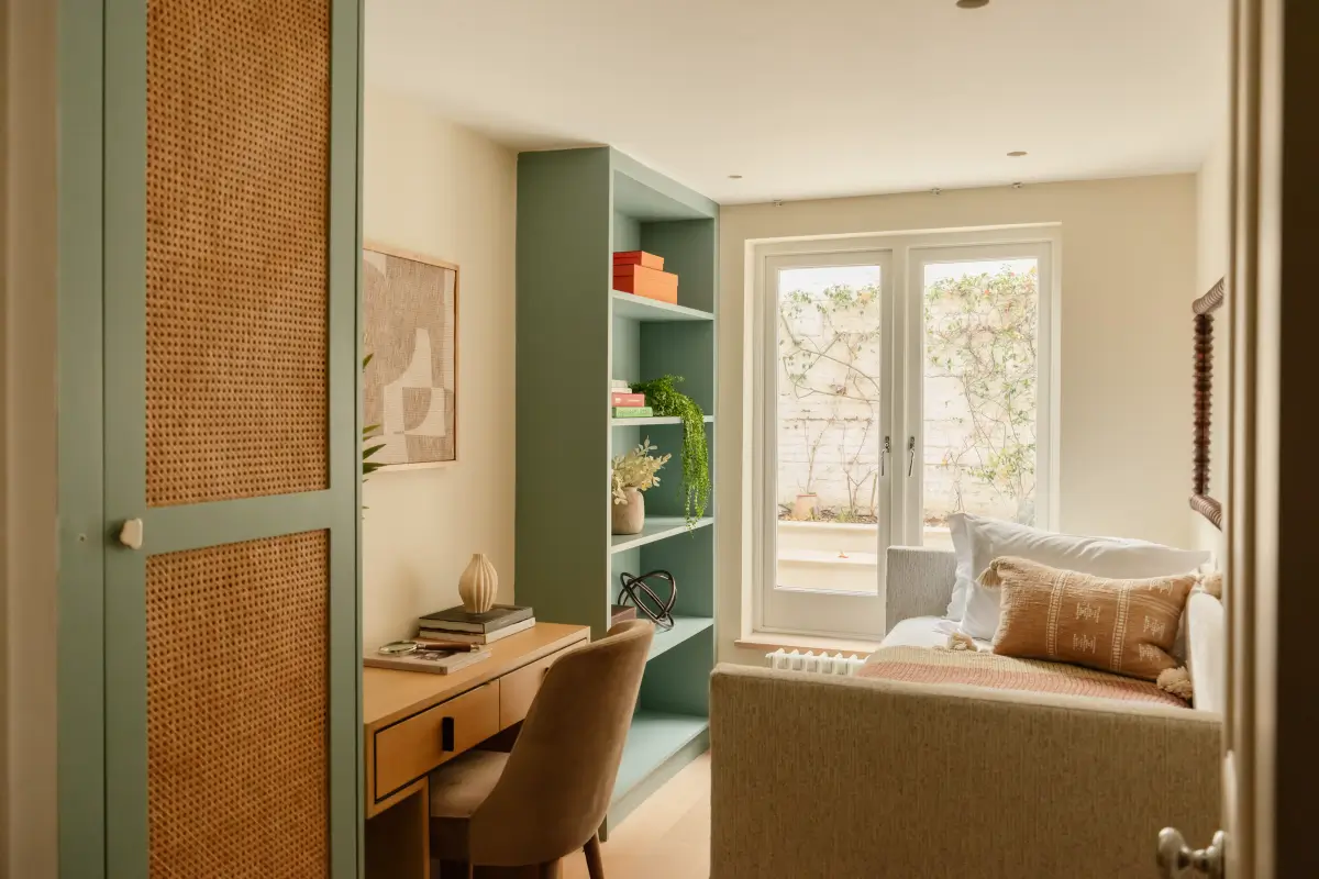 A Serene Duplex Apartment with a Glass Extension in London 31 home office guest room