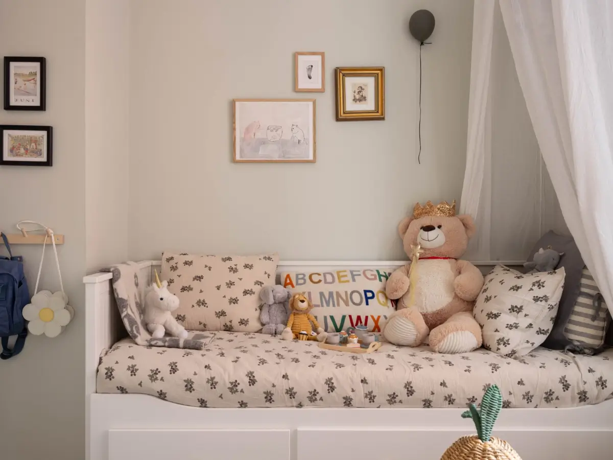 A Light and Spacious Corner Apartment in a 19th-Century Building 30 ikea hemnes bed