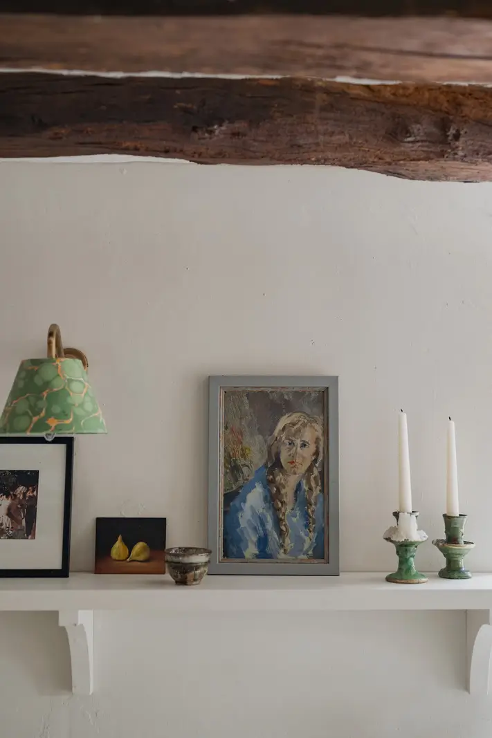 A Charming English Cottage with a Sage-Green Kitchen 8 kitchen shelf detail
