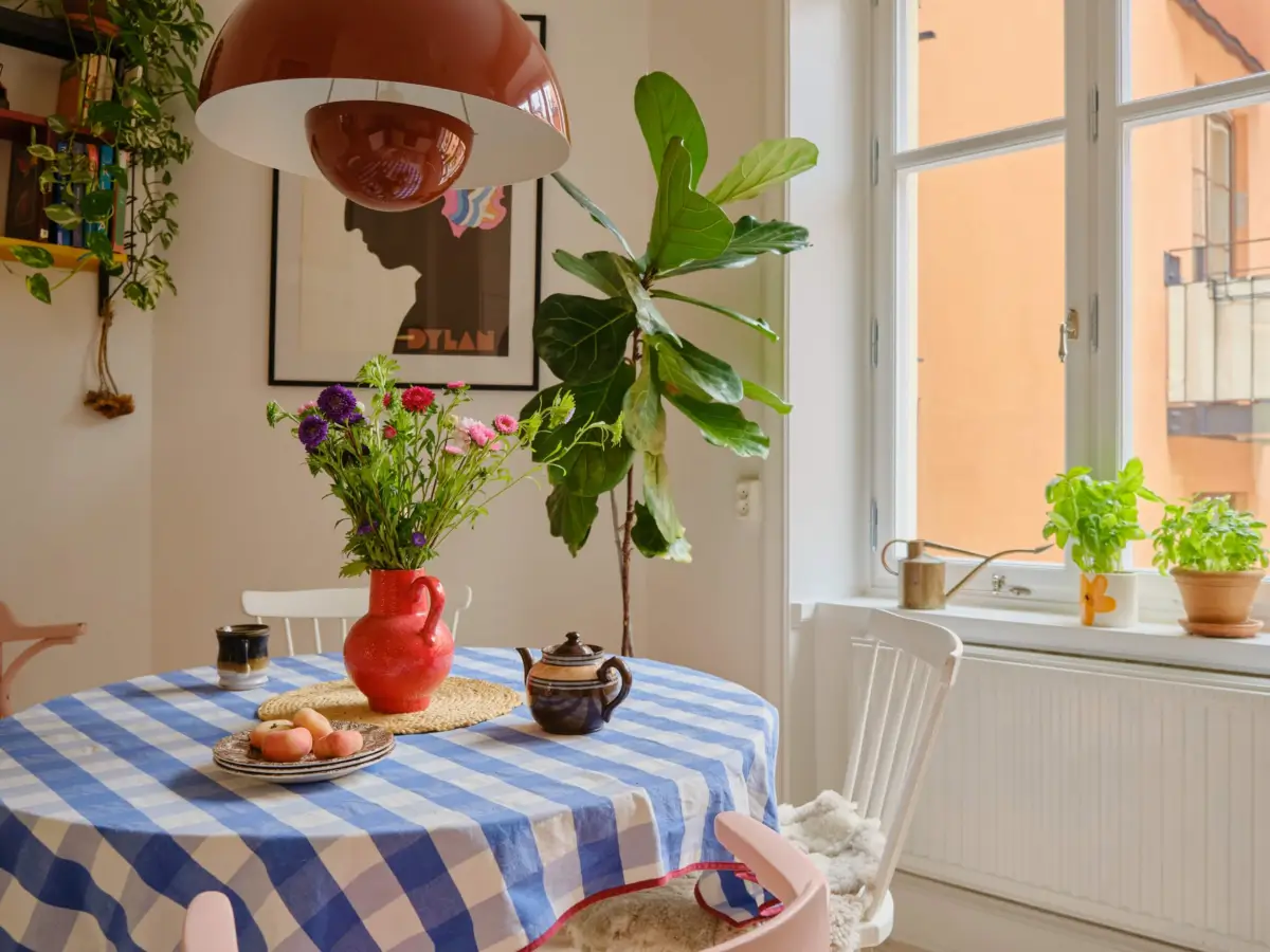 Green and Apricot Rooms in a Charming Stockholm Apartment 18 kitchen table