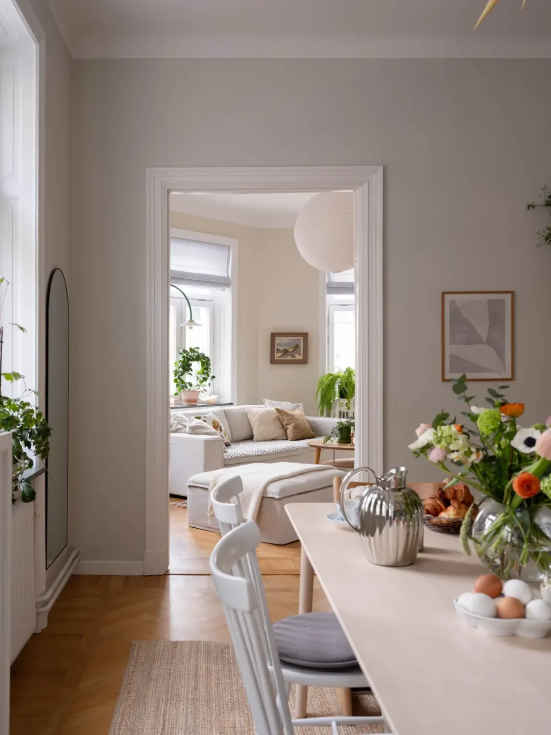 A Light and Spacious Corner Apartment in a 19th-Century Building 16 kitchen view into living room