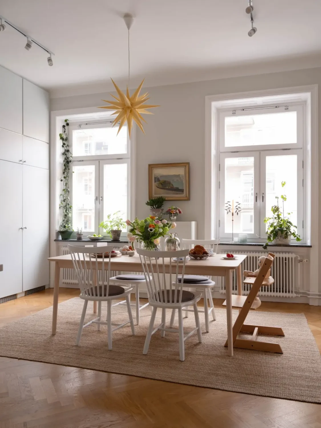 A Light and Spacious Corner Apartment in a 19th-Century Building 12 light gray kitchen dining table