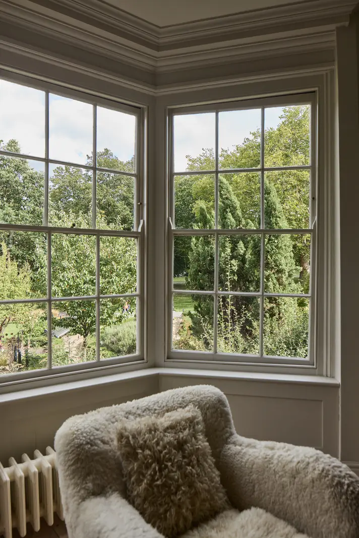 A deVOL Kitchen in a Beautiful Restored Georgian Townhouse in London 15 living room window