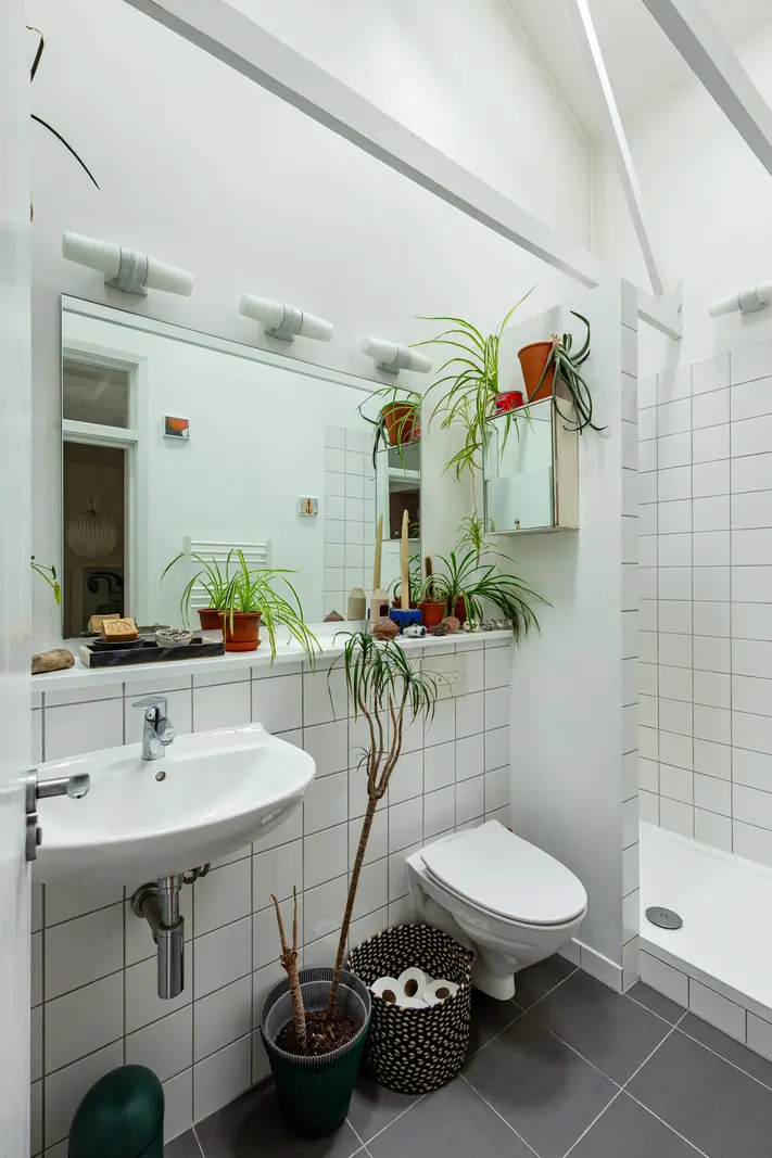 Color, Plants, and Art in a London Duplex Apartment 22 london-duplex-color-plants-art