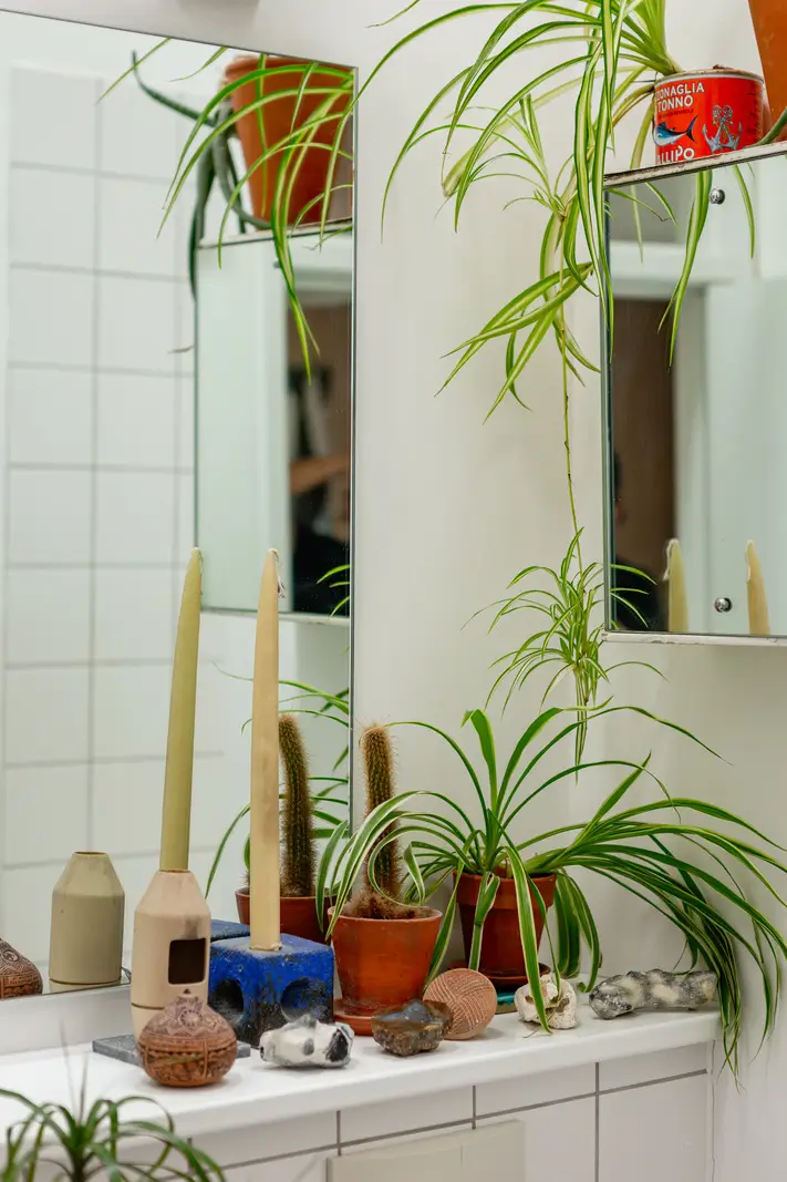 Color, Plants, and Art in a London Duplex Apartment 23 london-duplex-color-plants-art1