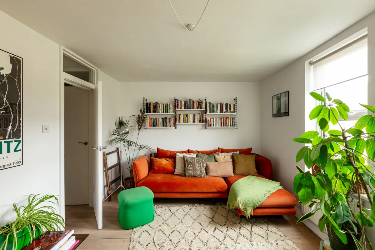 Color, Plants, and Art in a London Duplex Apartment 10 london-duplex-color-plants-art14