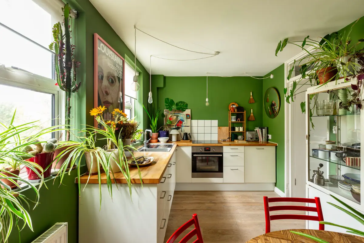 Color, Plants, and Art in a London Duplex Apartment 5 london-duplex-color-plants-art18