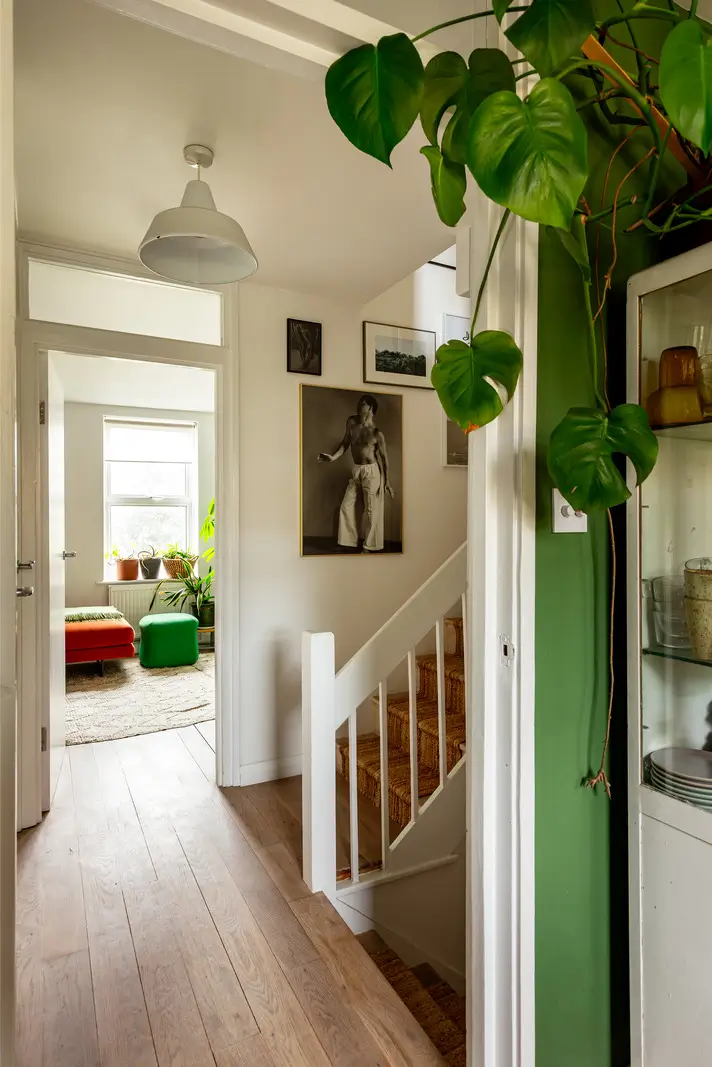 Color, Plants, and Art in a London Duplex Apartment 12 london-duplex-color-plants-art19