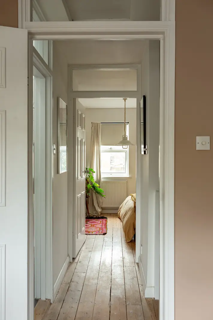 Color, Plants, and Art in a London Duplex Apartment 20 london-duplex-color-plants-art4