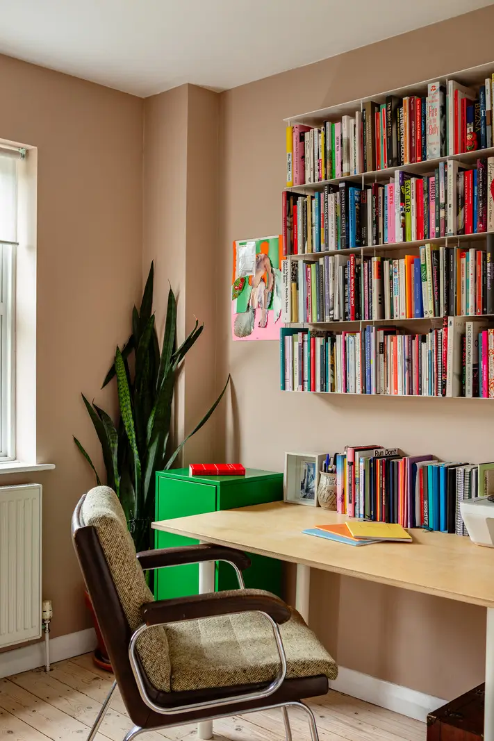 Color, Plants, and Art in a London Duplex Apartment 16 london-duplex-color-plants-art6