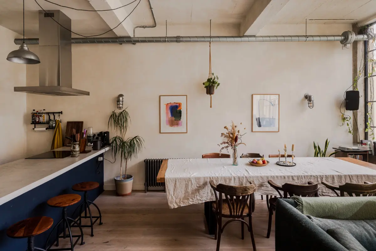 An Industrial London Apartment in a Former 1920s Shoe Factory 7 long dining table open-plan living space