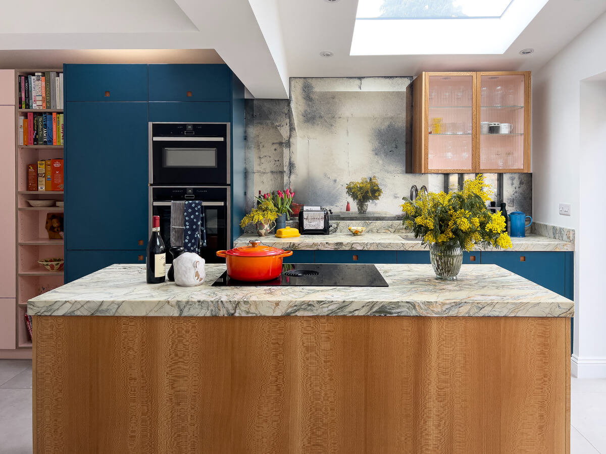 Why Everyone’s Adding Mirrors to Their Kitchens (And You Should Too) 4 mirror-kitchen-backsplash-nordroom