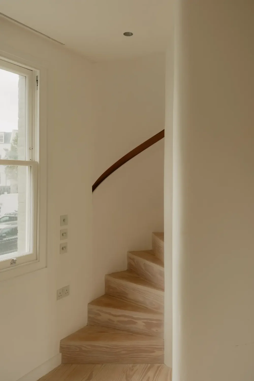 A Contemporary Two-Bedroom Townhouse with a Paneled Master Suite 20 modern-architect-designed-townhouse-notting-hill-london-nordroom14