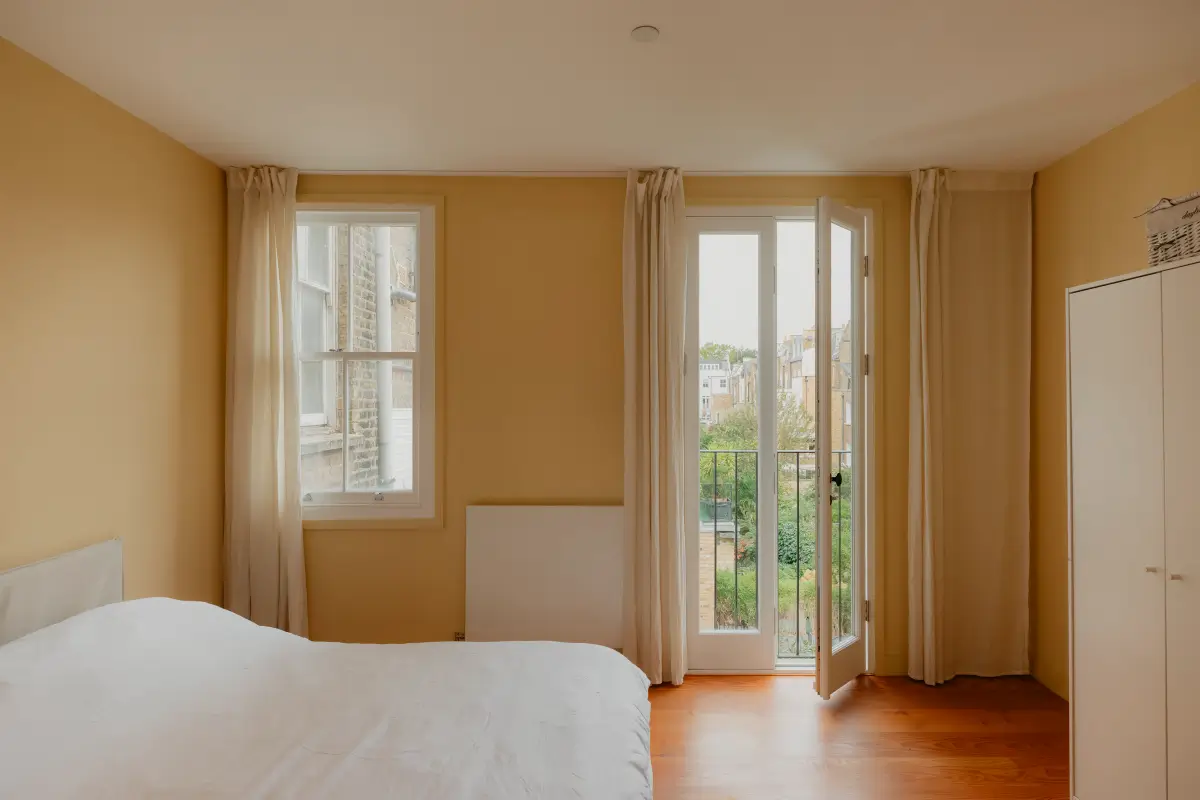 A Contemporary Two-Bedroom Townhouse with a Paneled Master Suite 33 modern-architect-designed-townhouse-notting-hill-london-nordroom15