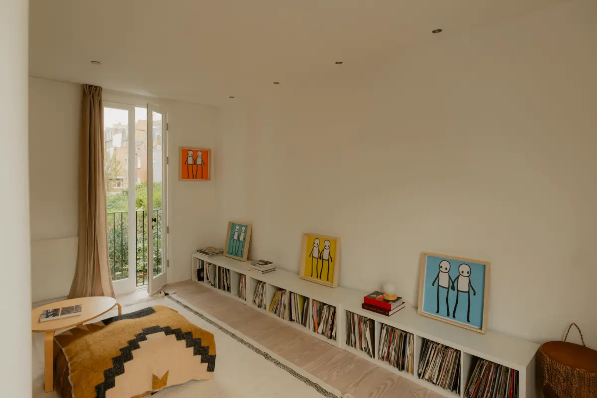 A Contemporary Two-Bedroom Townhouse with a Paneled Master Suite 17 modern-architect-designed-townhouse-notting-hill-london-nordroom18
