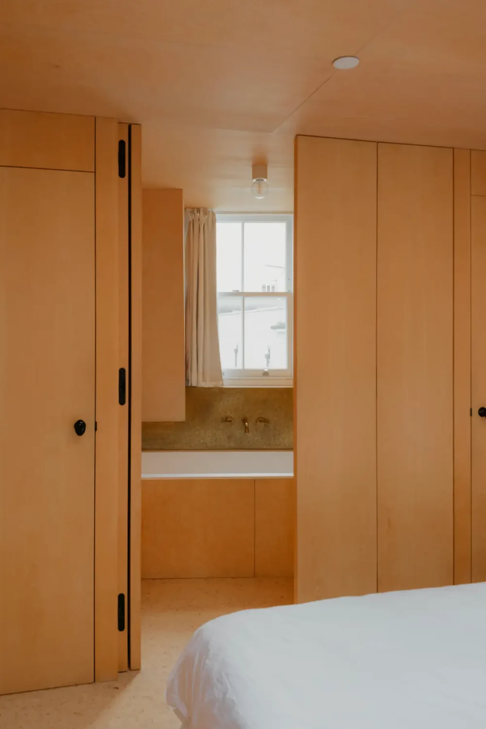 A Contemporary Two-Bedroom Townhouse with a Paneled Master Suite 29 modern-architect-designed-townhouse-notting-hill-london-nordroom7