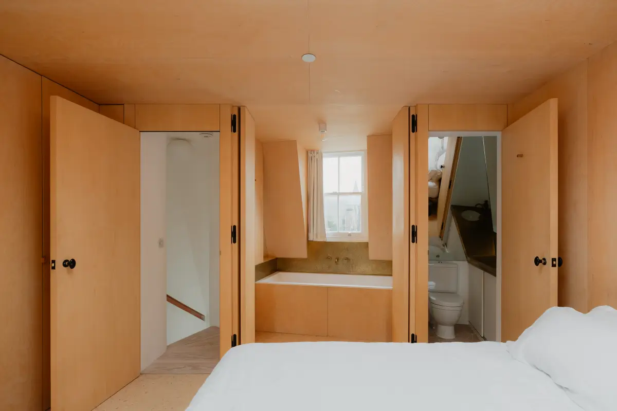 A Contemporary Two-Bedroom Townhouse with a Paneled Master Suite 28 modern-architect-designed-townhouse-notting-hill-london-nordroom8