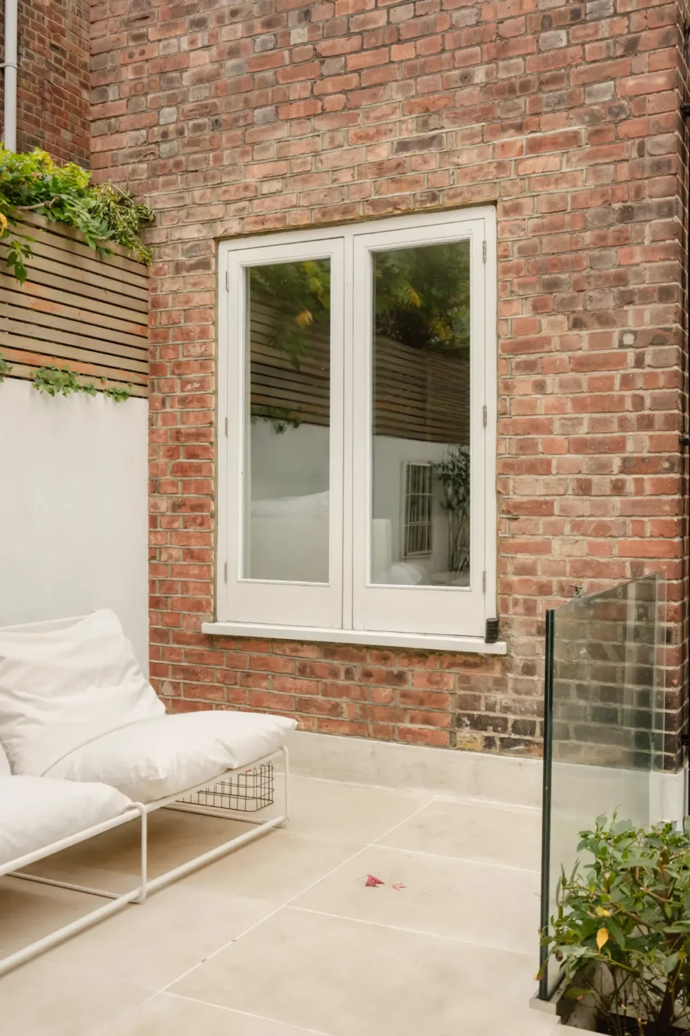 A Serene Duplex Apartment with a Glass Extension in London 14 modern garden seating