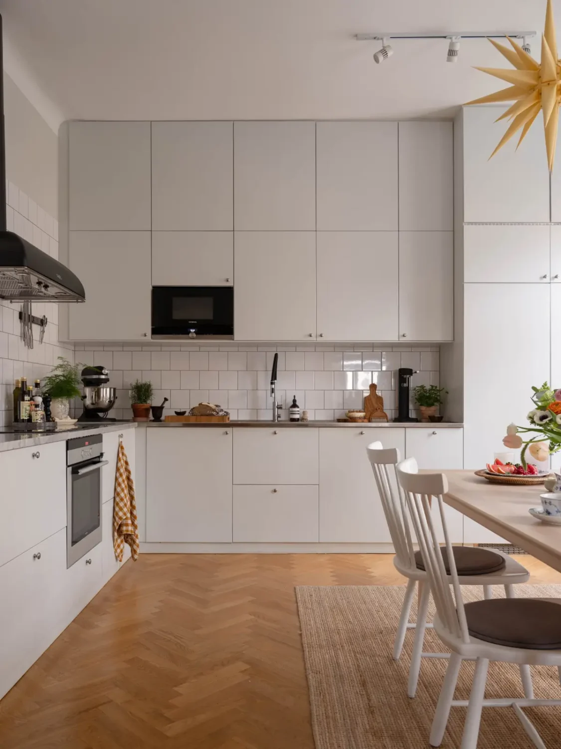 A Light and Spacious Corner Apartment in a 19th-Century Building 10 modern light gray kitchen parquet floor