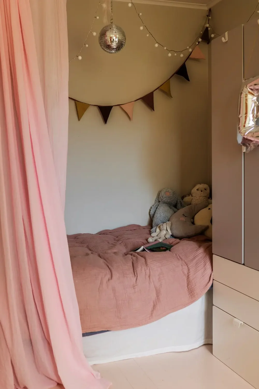 A Charming 1960s Family Home in Stockholm 29 pink kids bedroom