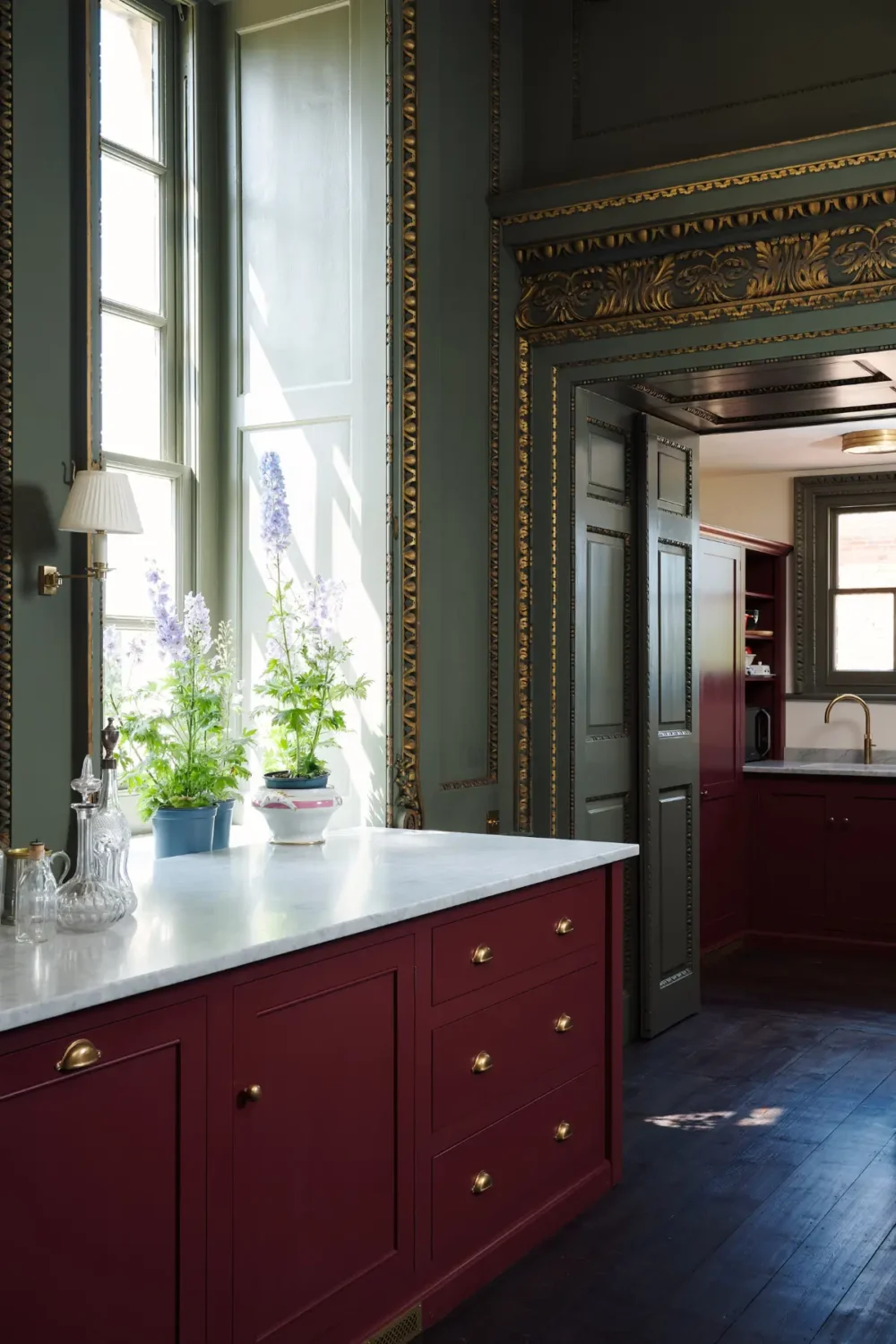 A Look Inside Raynham Hall’s New deVOL Kitchen Where Heritage Meets Modern Living 14 red-classic-english-devol-kitchen-stately-home-nordroom4