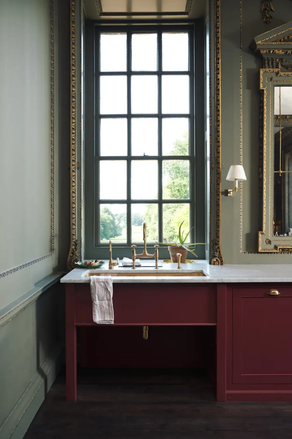 A Look Inside Raynham Hall’s New deVOL Kitchen Where Heritage Meets Modern Living 11 red-classic-english-devol-kitchen-stately-home-nordroom8
