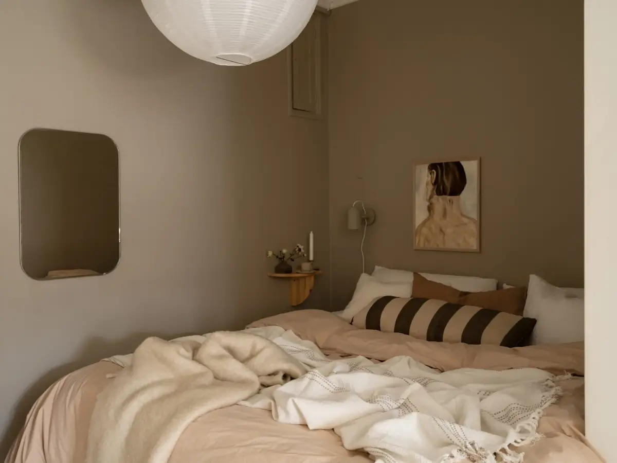A Fresh 1920s Apartment with White Floorboards and Exposed Brick 17 c
