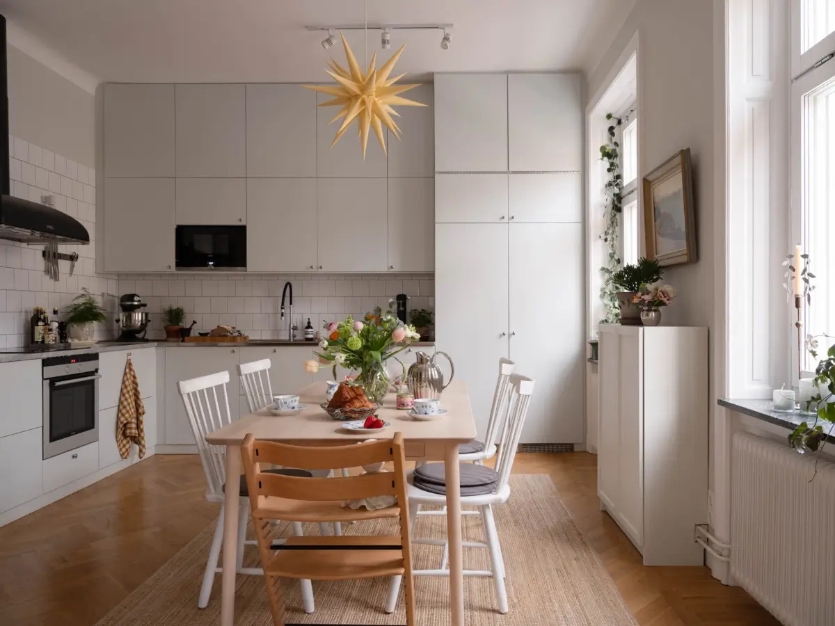 A Light and Spacious Corner Apartment in a 19th-Century Building 8 spacious kitchen with dining table