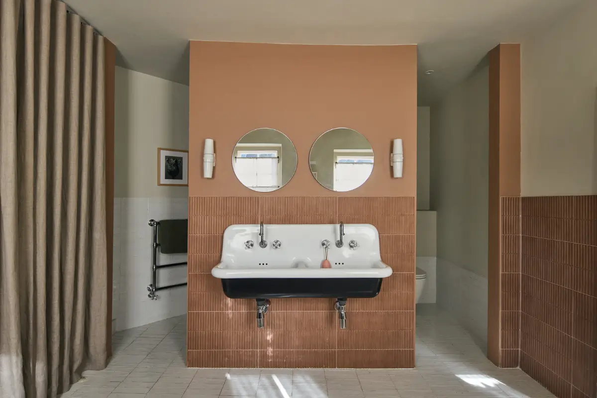A deVOL Kitchen in a Beautiful Restored Georgian Townhouse in London 27 terracotta bathroom