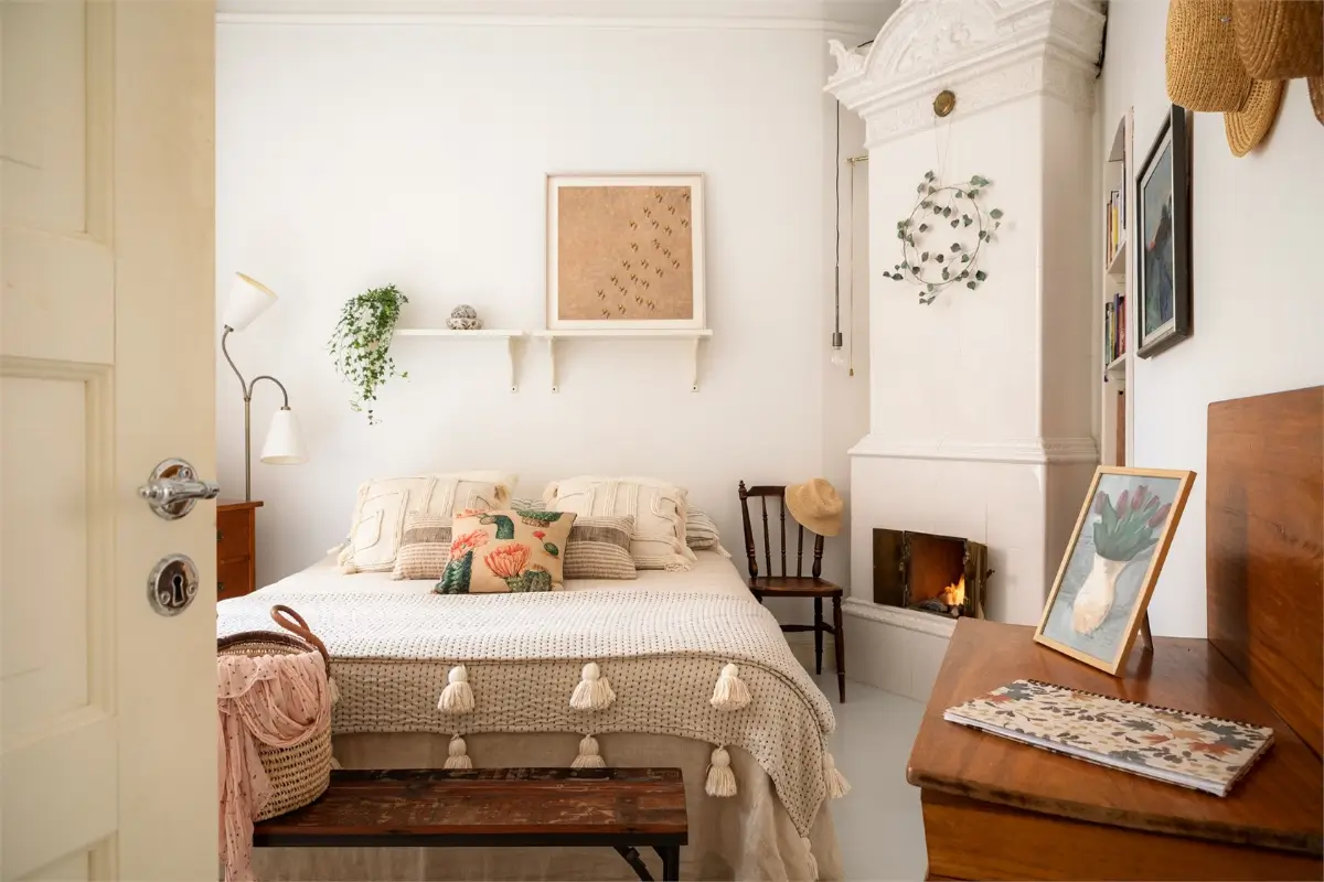 A Light-Filled Stockholm Apartment with a Charming Kitchen 20 c