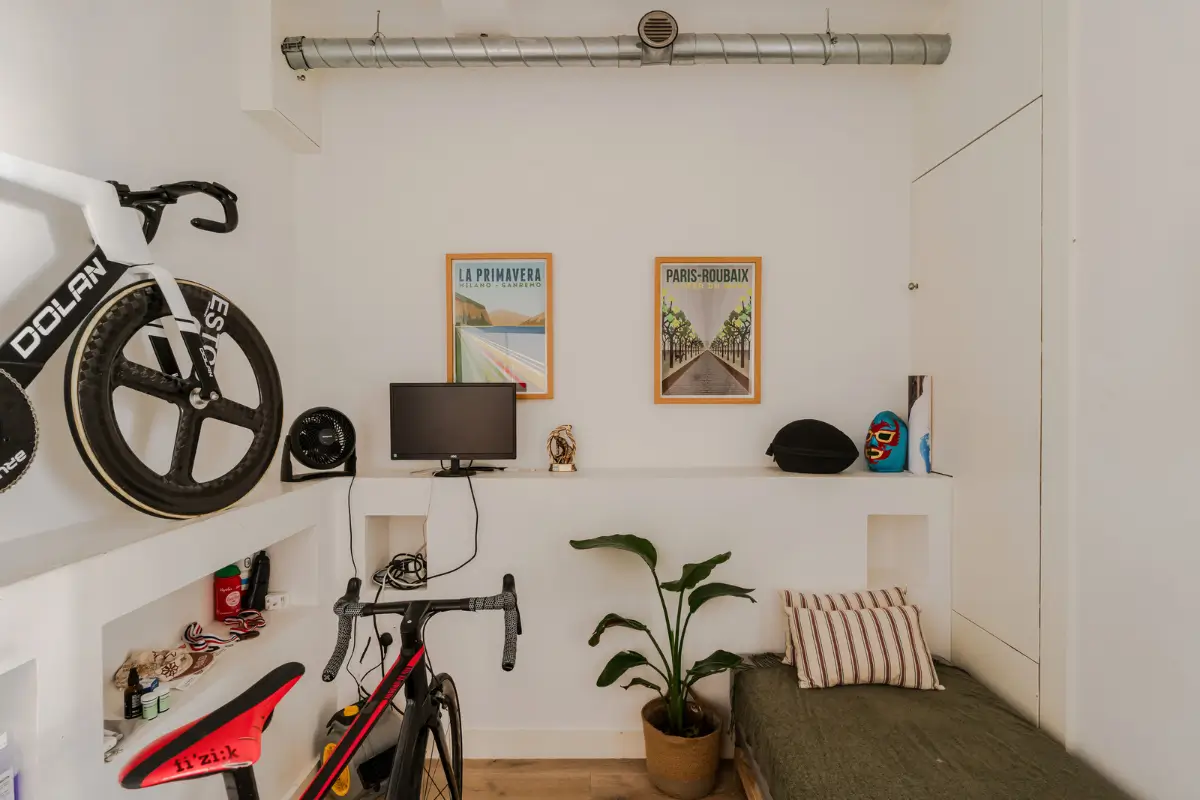 An Industrial London Apartment in a Former 1920s Shoe Factory 15 white guest bedroom